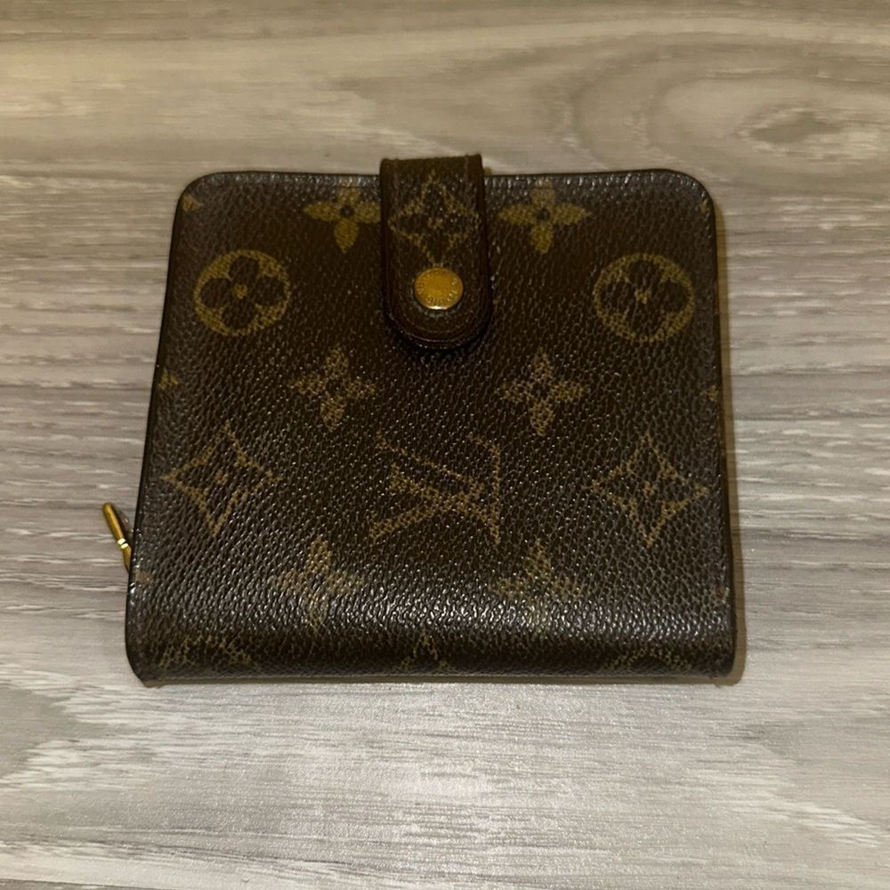 Louis Vuitton Zippy Wallet